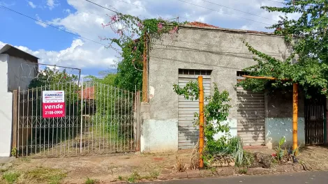 imagem 2 - Casa antiga precisa de reforma ou demolição, excelente localização próximo a faculdade e comércio imagem 2 - Casa antiga precisa de reforma ou demolição, excelente localização próximo a faculdade e comércio