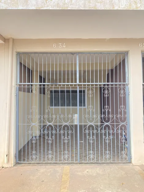 imagem 1 - Casa padrão bem espaçosa e com área de churrasco imagem 1 - Casa padrão bem espaçosa e com área de churrasco