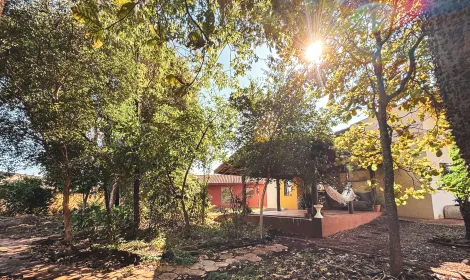 imagem 1 - Linda chácara com ótima localização, arquitetura diferente na construção com muito bom gosto, com salão amplo com banheiro e cozinha imagem 1 - Linda chácara com ótima localização, arquitetura diferente na construção com muito bom gosto, com salão amplo com banheiro e cozinha