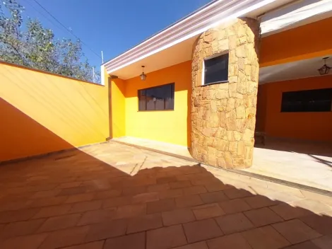 imagem 3 - casa de três dormitórios sendo um suíte com quatro vagas de garagem. imagem 3 - casa de três dormitórios sendo um suíte com quatro vagas de garagem.