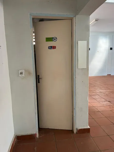 imagem 4 - Salão comercial, com excelente localização no centro. imagem 4 - Salão comercial, com excelente localização no centro.