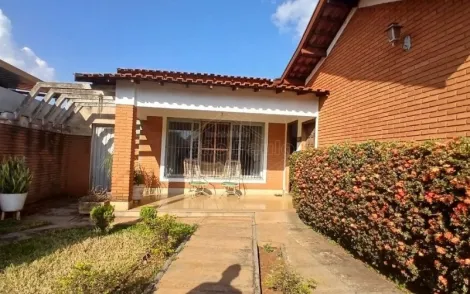 imagem 2 - Casa no centro de Rincao, com piscina, repletos de armários e com consultório montado imagem 2 - Casa no centro de Rincao, com piscina, repletos de armários e com consultório montado