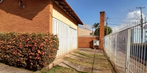 imagem 3 - Casa no centro de Rincao, com piscina, repletos de armários e com consultório montado imagem 3 - Casa no centro de Rincao, com piscina, repletos de armários e com consultório montado